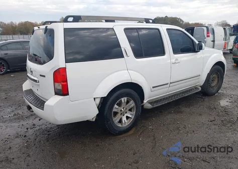 2011 Nissan Pathfinder Silver z USA, uszkodzony, nr VIN 5N1AR1NN2BC608409